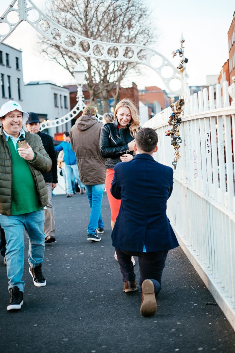 guy proposing to his girlfriend on the ha'penny bridge dublin