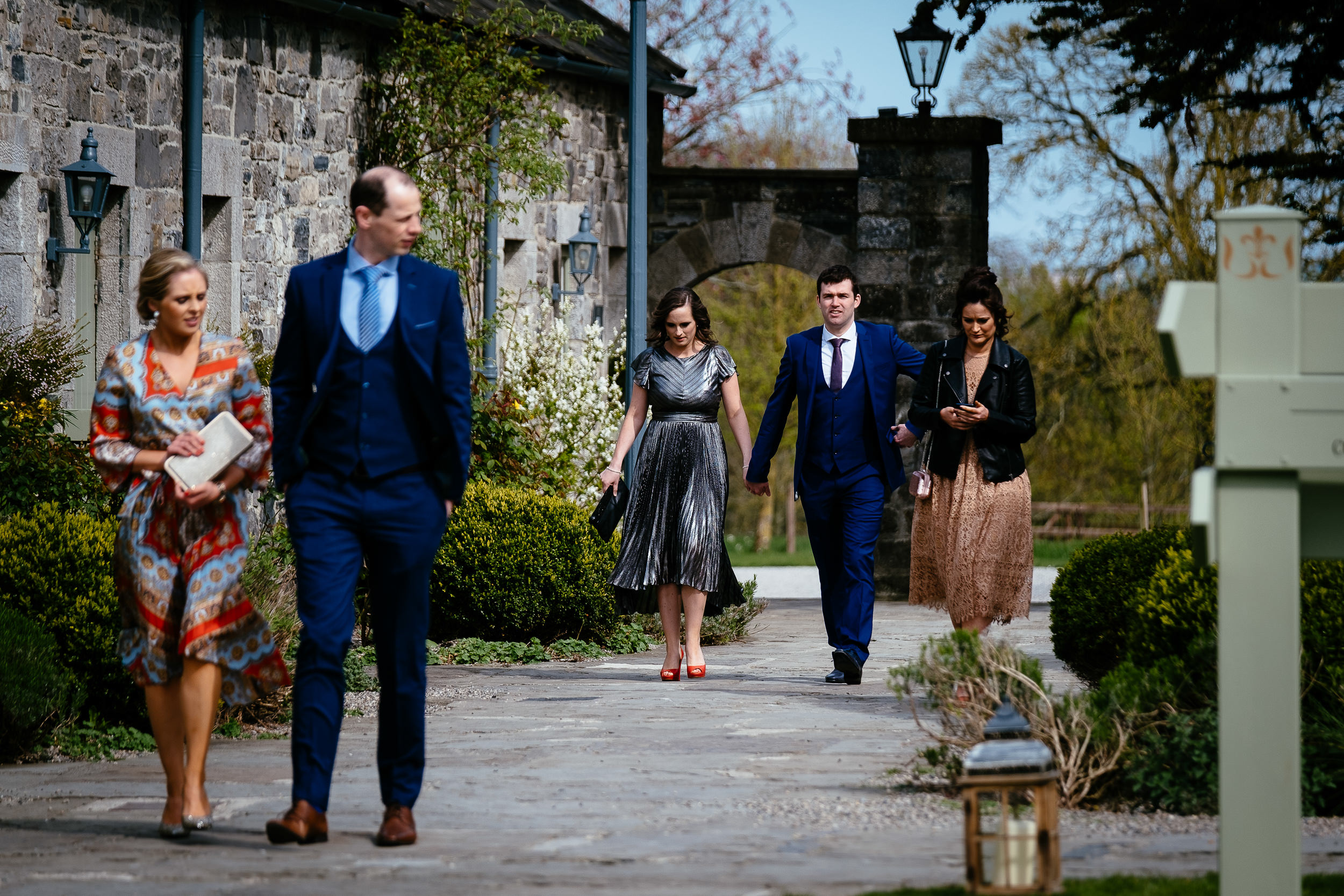guests arrivingat a wedding