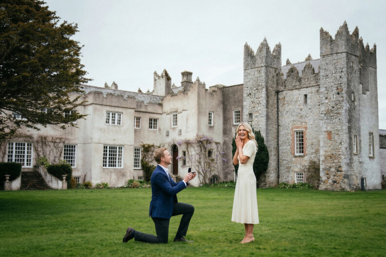 A proposal on the lawn of Howth Castle